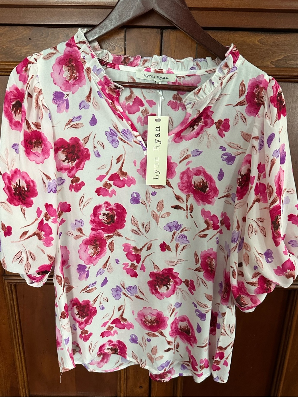 Lynn Ryan White Ruffle V-Neck Pullover Pink Floral Puff Short Sleeve Size M NWT